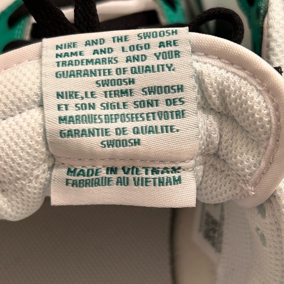 The Nike Dunk Low in 'Stadium Green' - Picture 7 of 8